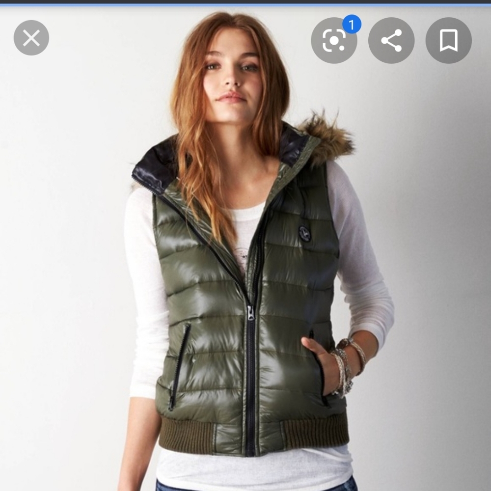 American eagle green vest
